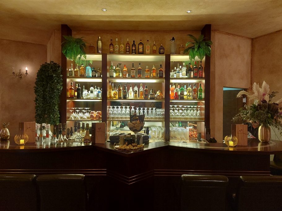 Bartresen der Cocktailbar Mákaá in Friedrichshafen